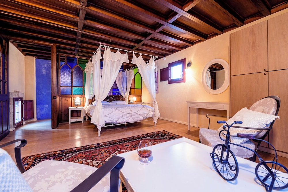 Avalon Boutique Hotel Rhodes — Hotel rooms in Rhodes Town, South Aegean