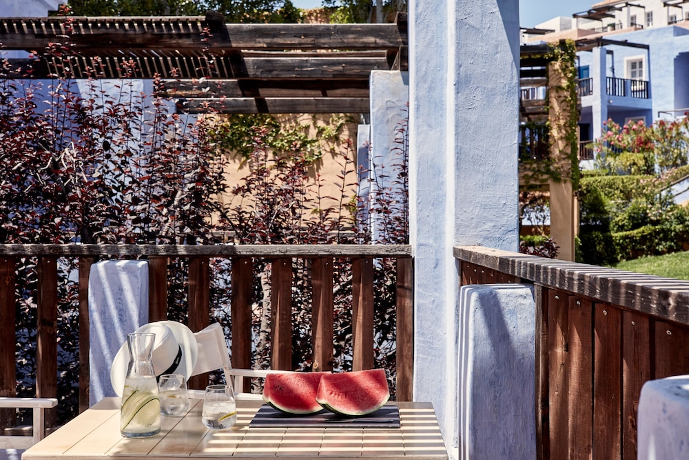 Candia Park Village — Hotel building in Elounda