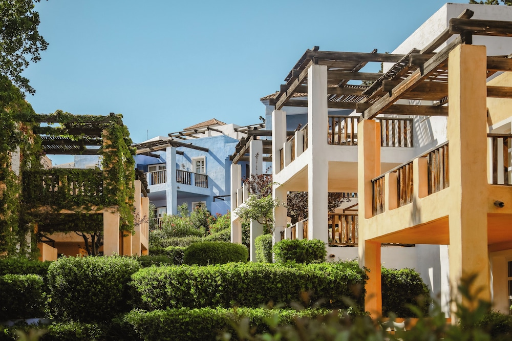Candia Park Village — Hotel building in Elounda