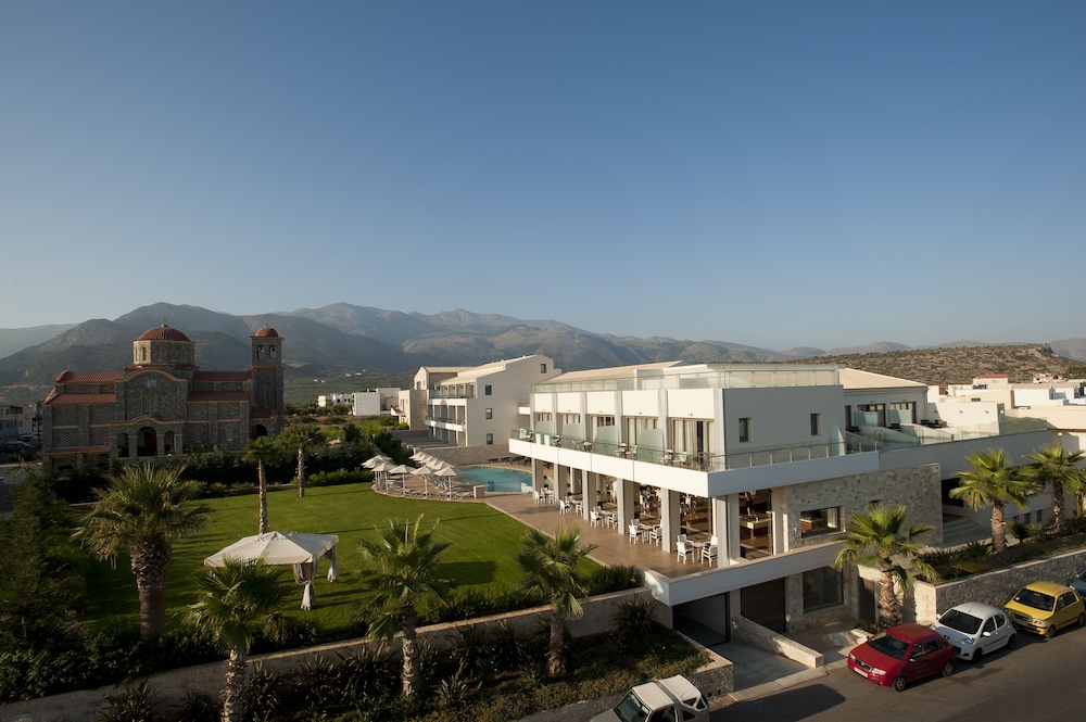 Castello Boutique Resort & Spa - Adults Only — Hotel building in Sissi