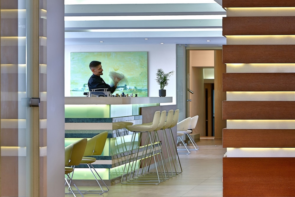 Castello Boutique Resort & Spa - Adults Only — Restaurant & bars in Sissi