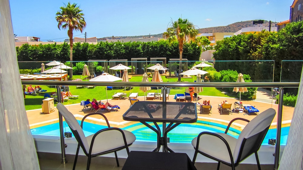 Castello Boutique Resort & Spa - Adults Only — Swimming pool in Sissi