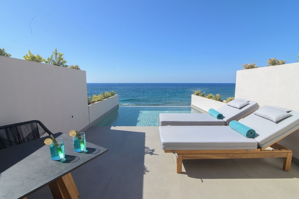 Castello Boutique Resort & Spa - Adults Only — Swimming pool in Sissi