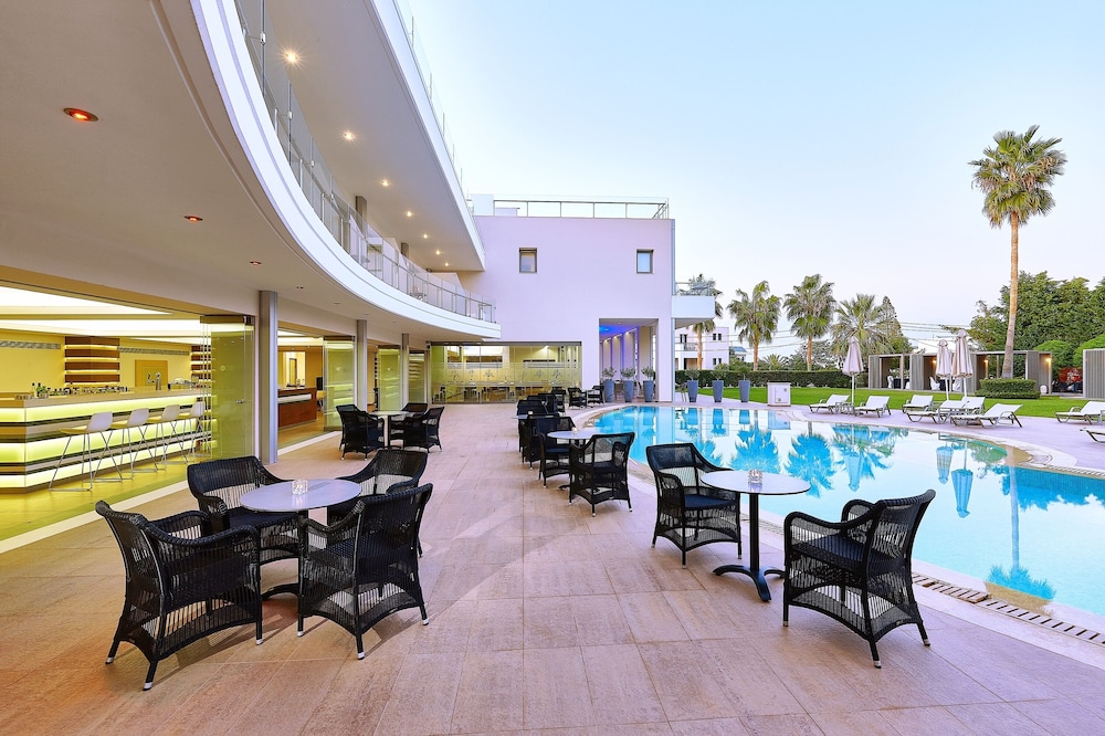 Castello Boutique Resort & Spa - Adults Only — Swimming pool in Sissi