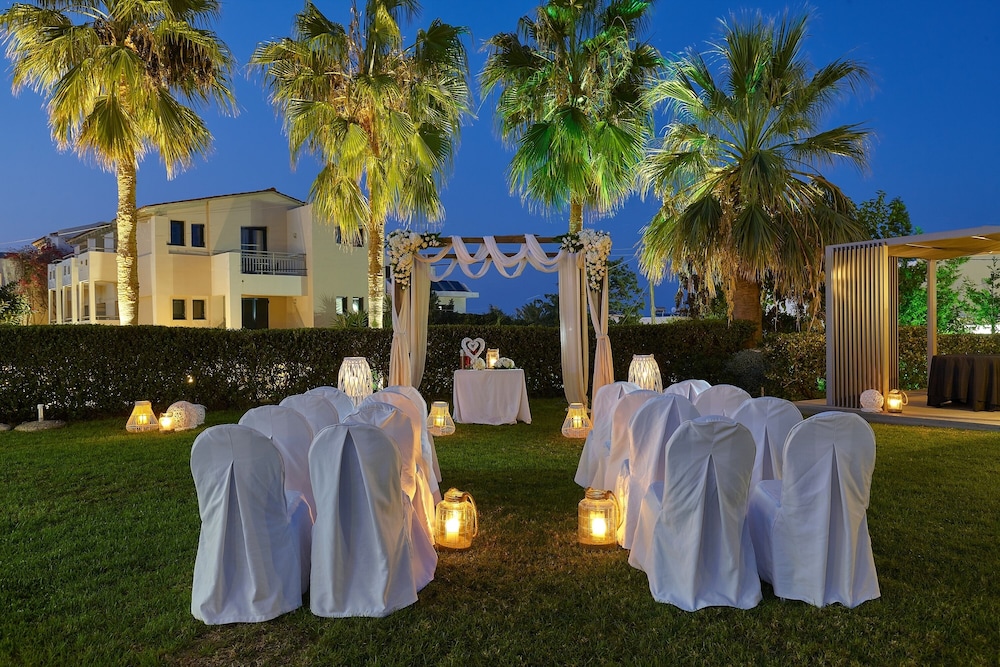 Castello Boutique Resort & Spa - Adults Only — Hotel building in Sissi