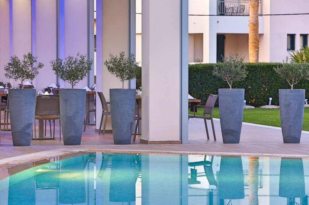 Castello Boutique Resort & Spa - Adults Only — Swimming pool in Sissi