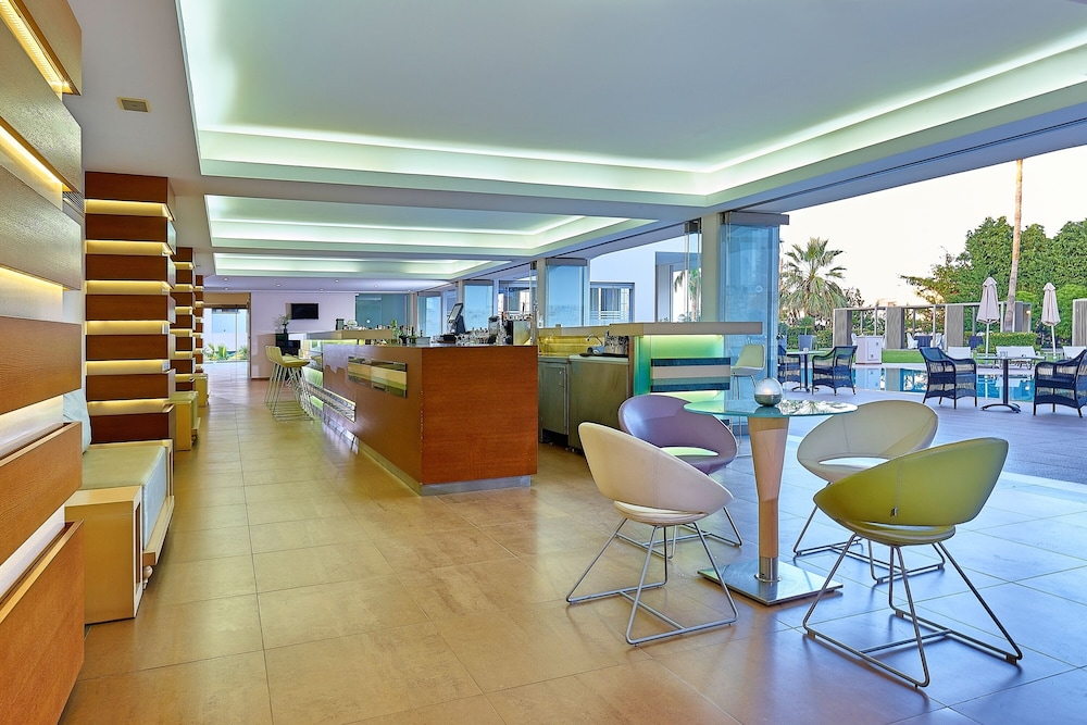Castello Boutique Resort & Spa - Adults Only — Restaurant & bars in Sissi