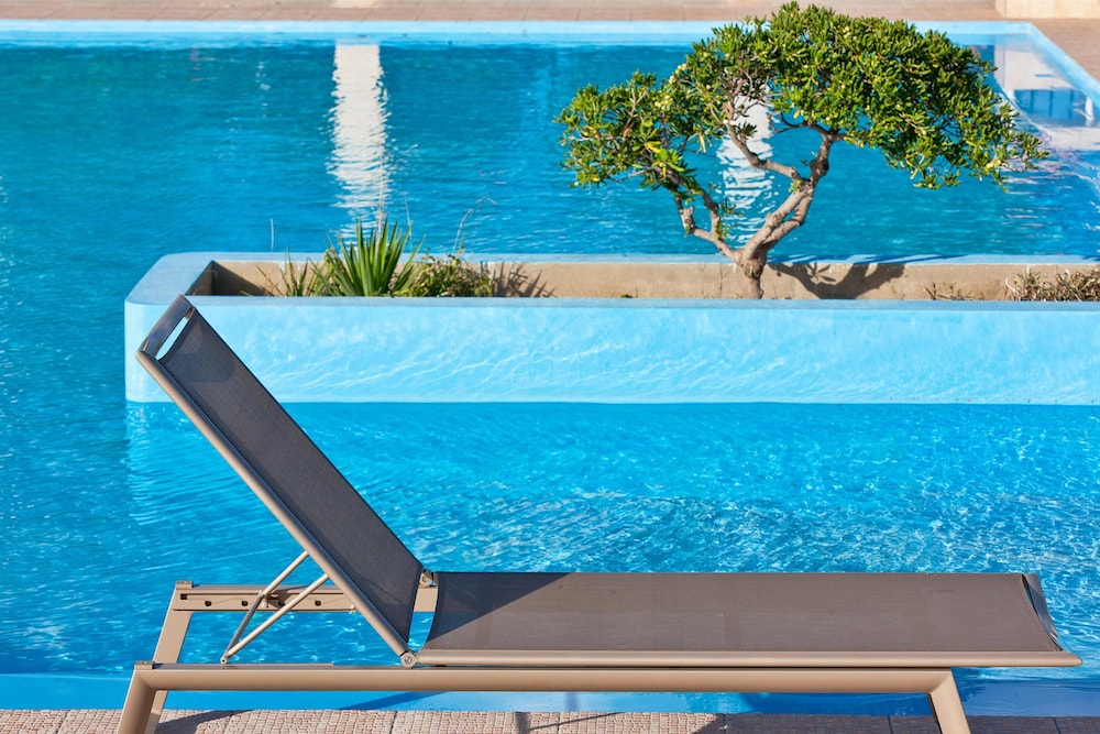 Mrs Chryssana Beach Hotel by GHH — Platanias