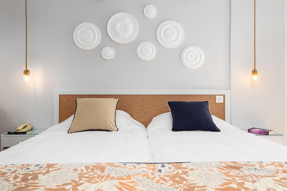 Mrs Chryssana Beach Hotel by GHH — Rooms in Platanias
