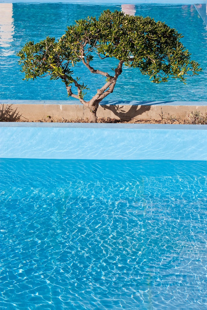Mrs Chryssana Beach Hotel by GHH — Pool in Platanias