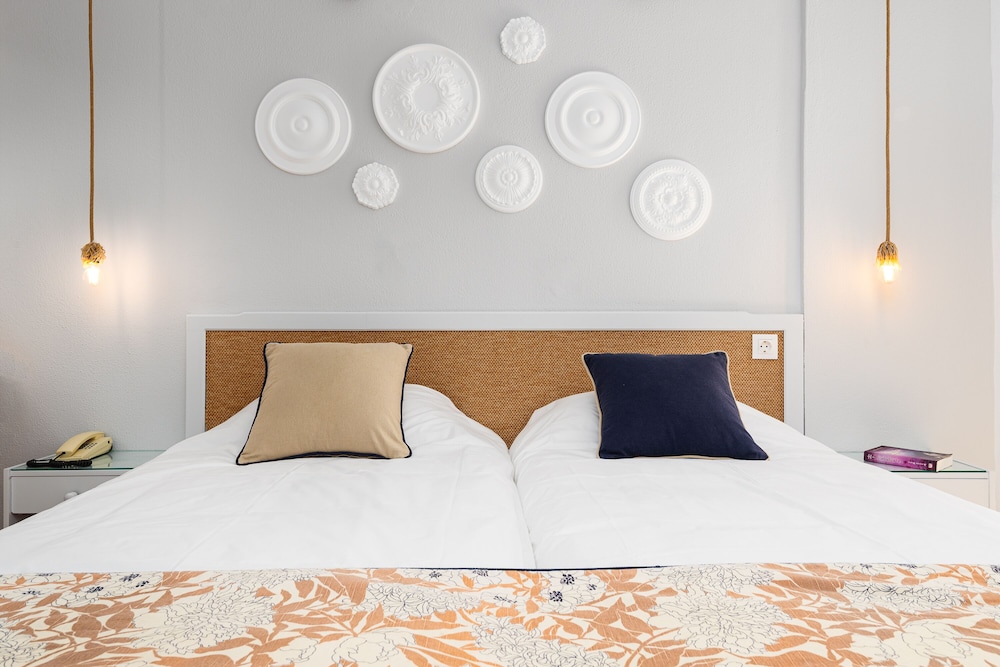 Mrs Chryssana Beach Hotel by GHH — Rooms in Platanias