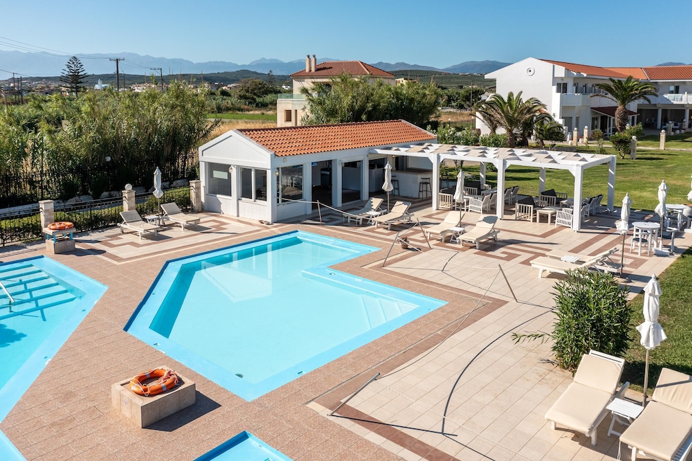 Mrs Chryssana Beach Hotel by GHH — Platanias
