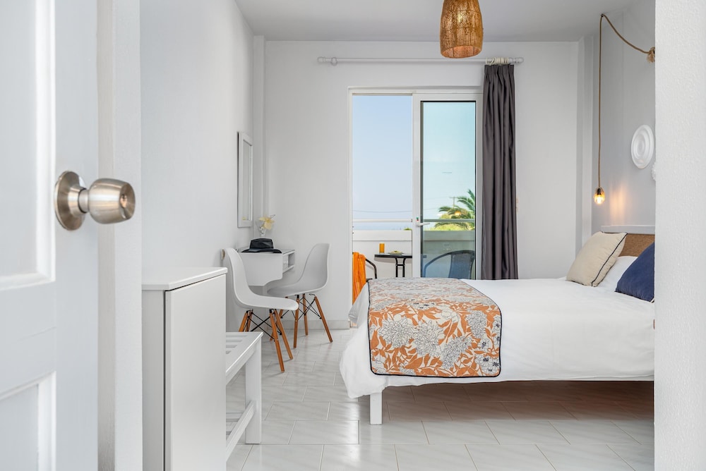 Mrs Chryssana Beach Hotel by GHH — Rooms in Platanias