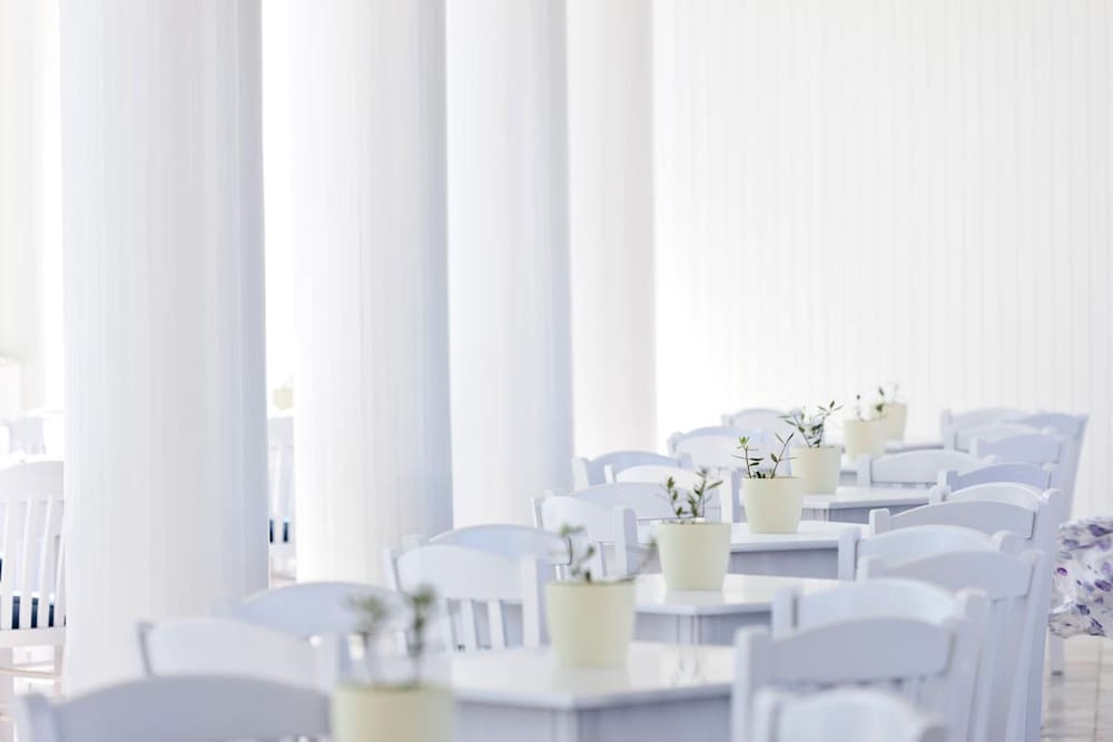 Mrs Chryssana Beach Hotel by GHH — Restaurant in Platanias