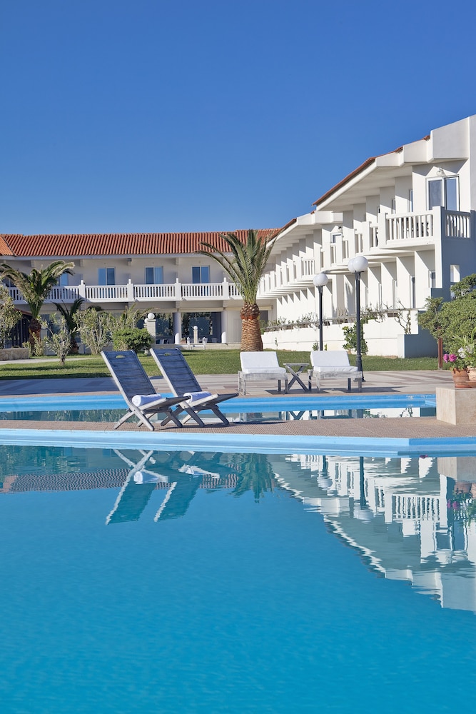 Mrs Chryssana Beach Hotel by GHH — Platanias