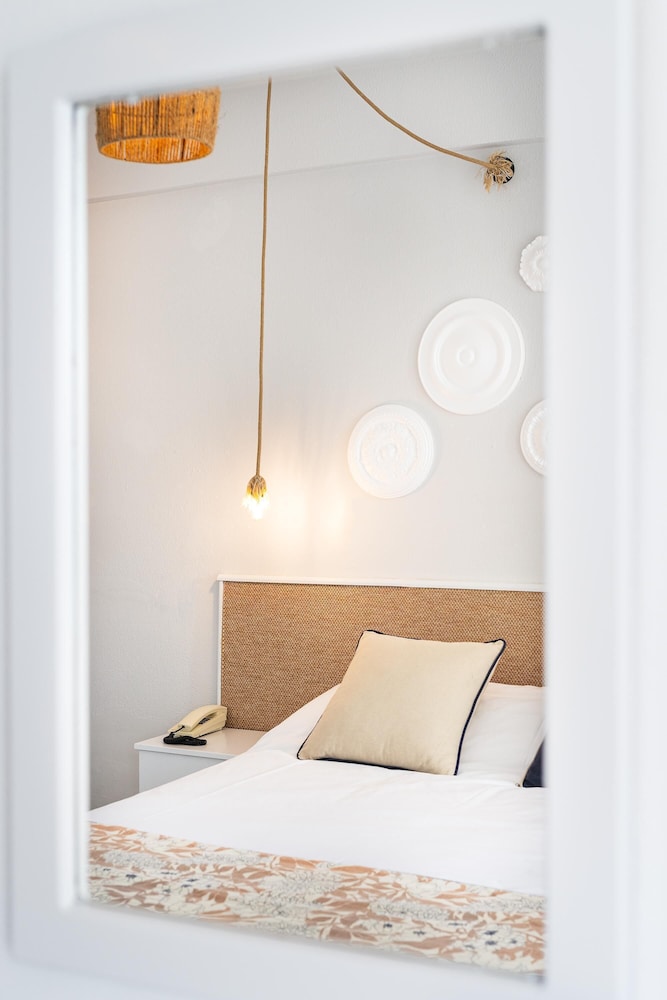 Mrs Chryssana Beach Hotel by GHH — Rooms in Platanias