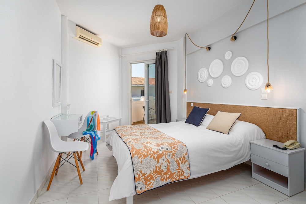 Mrs Chryssana Beach Hotel by GHH — Rooms in Platanias