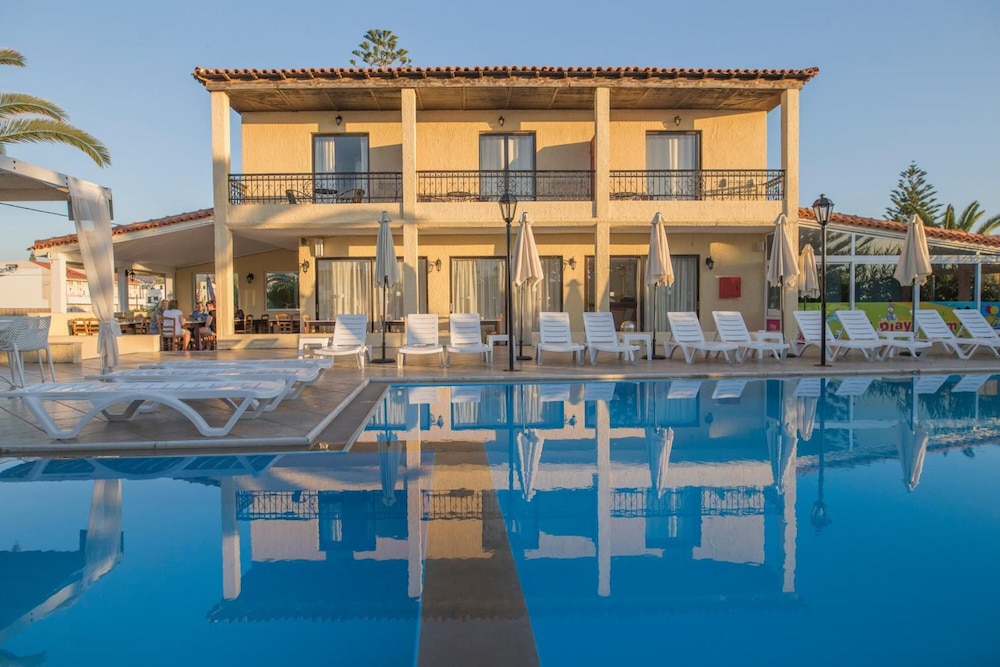 Creta Aquamarine hotel — Pool in Rethymnon