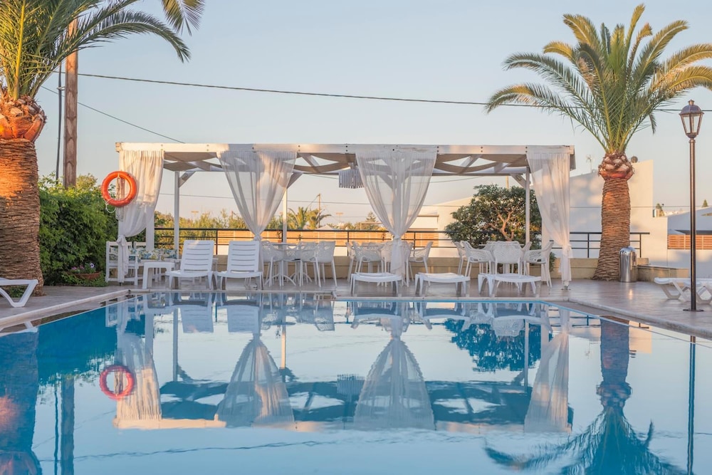 Creta Aquamarine hotel — Pool in Rethymnon