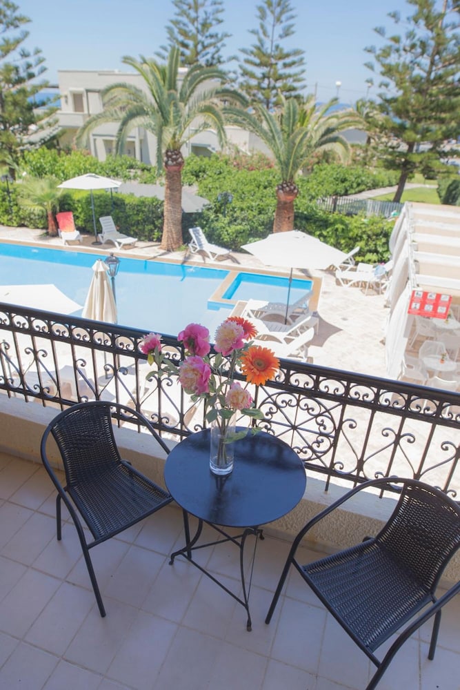 Creta Aquamarine hotel — Pool in Rethymnon