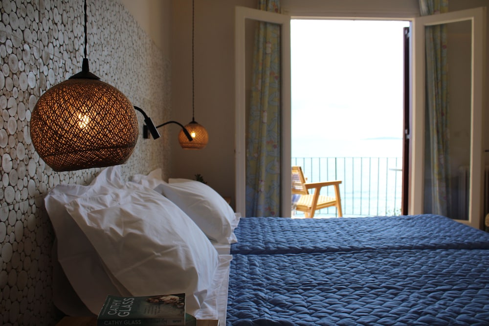 Dassia Beach — Hotel rooms in Dassia, Ionian Islands