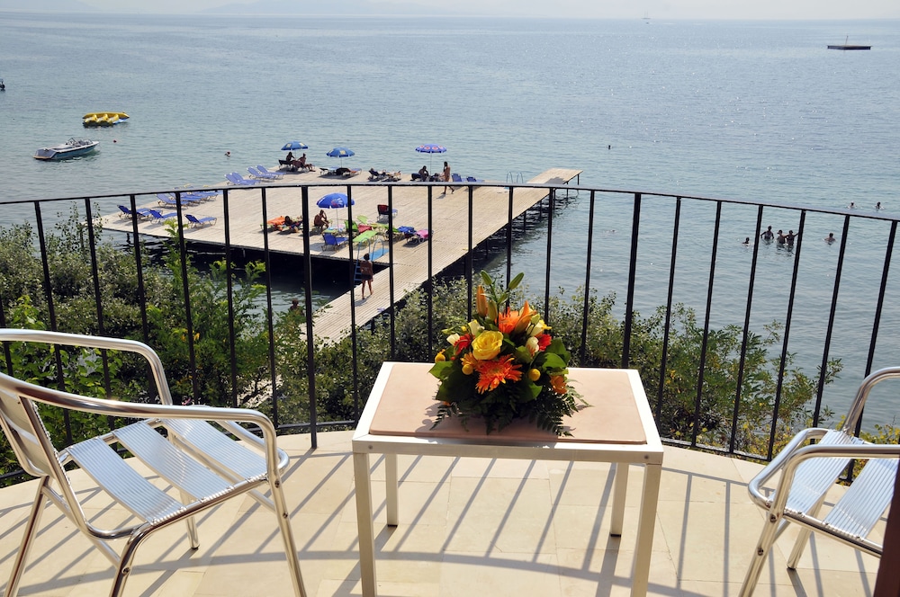 Dassia Beach — Hotel rooms in Dassia, Ionian Islands