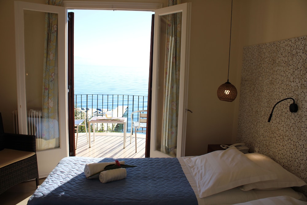 Dassia Beach — Hotel rooms in Dassia, Ionian Islands