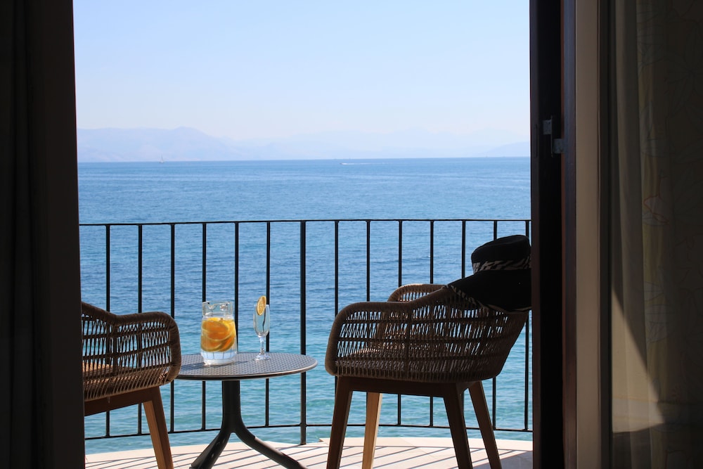 Dassia Beach — Hotel rooms in Dassia, Ionian Islands
