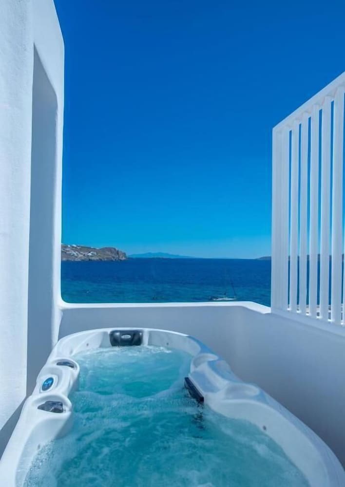 DeLight Boutique Hotel - Small Luxury Hotels of the World — Rooms in Ornos, South Aegean