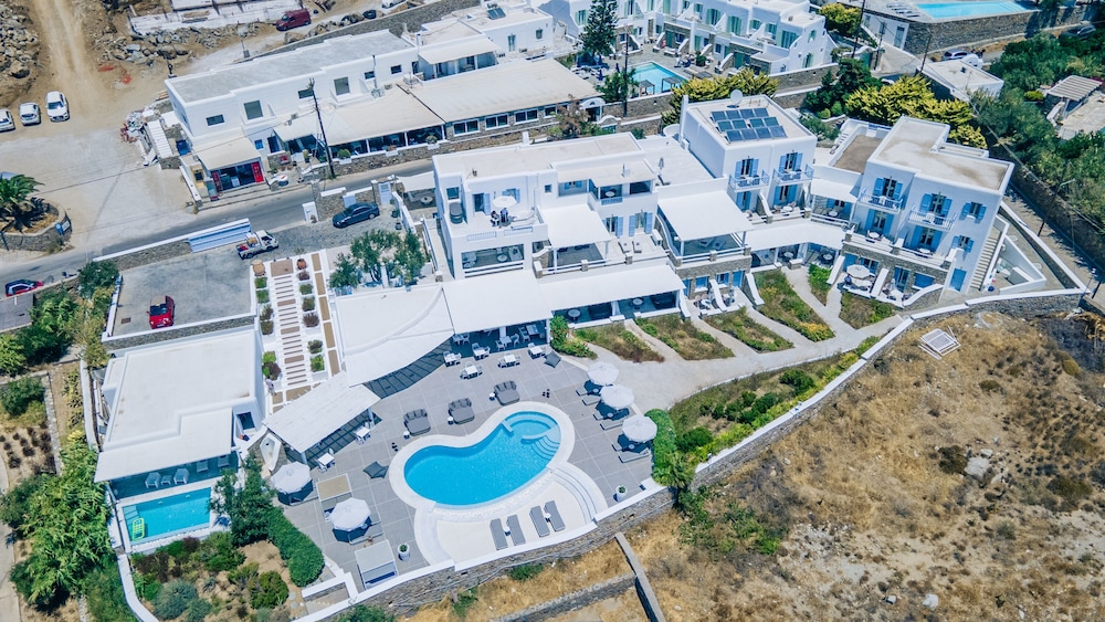 DeLight Boutique Hotel - Small Luxury Hotels of the World — Shared spaces in Ornos, South Aegean