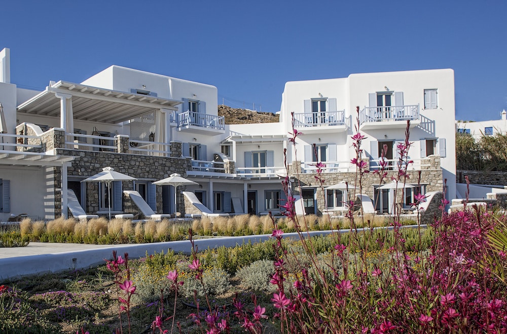 DeLight Boutique Hotel - Small Luxury Hotels of the World — On-site activities in Ornos, South Aegean