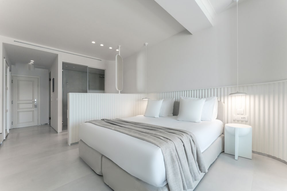 DeLight Boutique Hotel - Small Luxury Hotels of the World — Rooms in Ornos, South Aegean