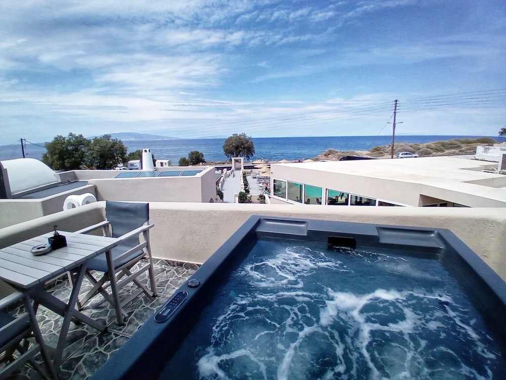 En Plo Boutique Suites — Spa in Oia, South Aegean