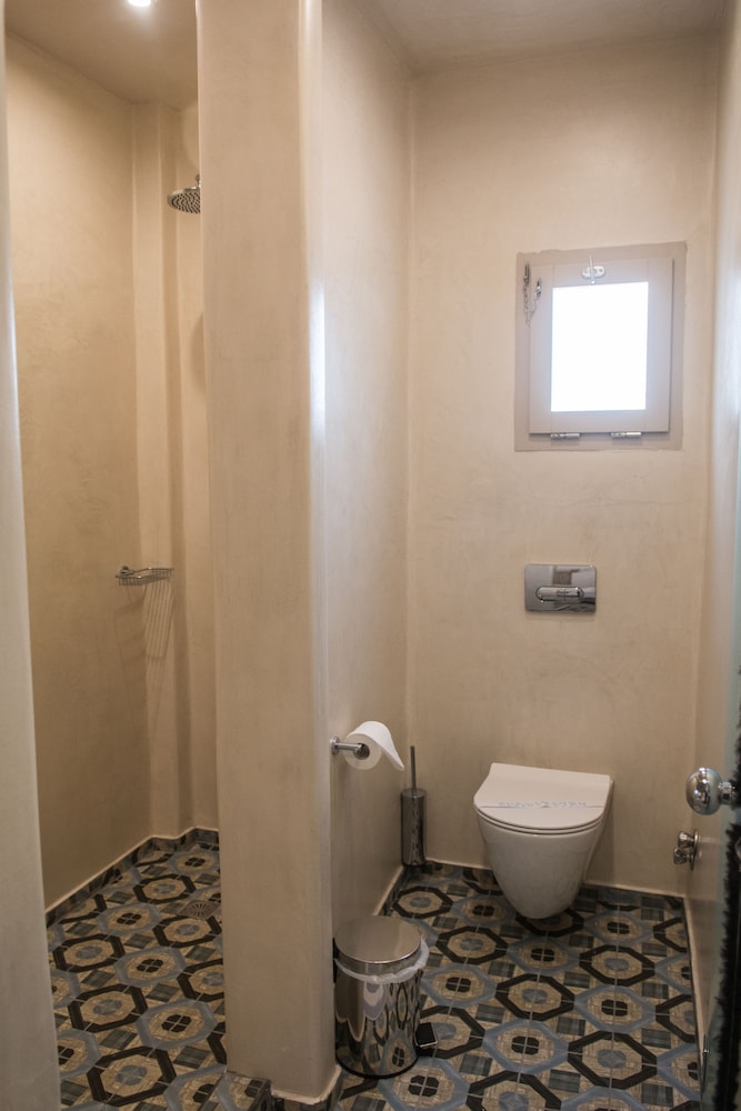 En Plo Boutique Suites — Hotel rooms in Oia, South Aegean