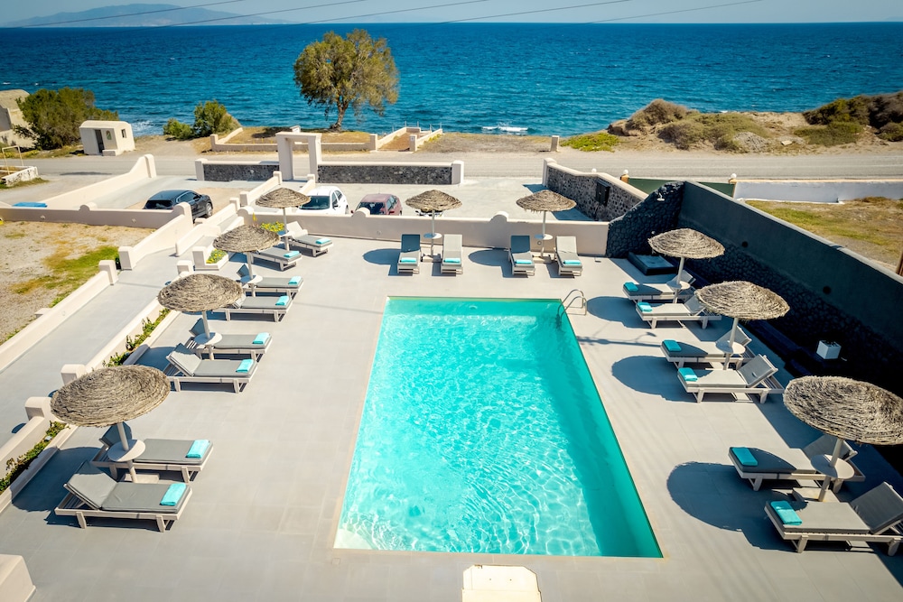 En Plo Boutique Suites — Main photo in Oia, South Aegean