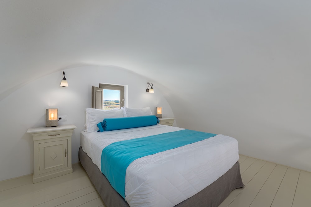 En Plo Boutique Suites — Hotel rooms in Oia, South Aegean
