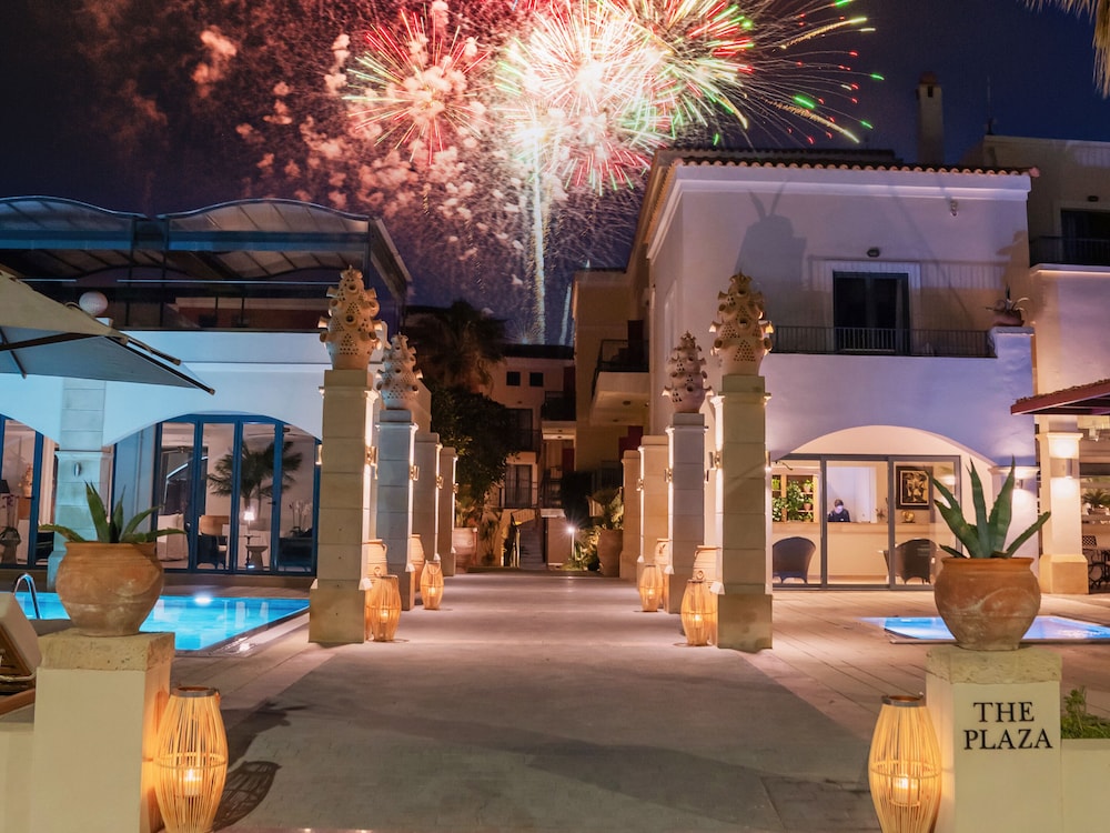 Grecotel Plaza Beach House — Hotel building in Rethymnon