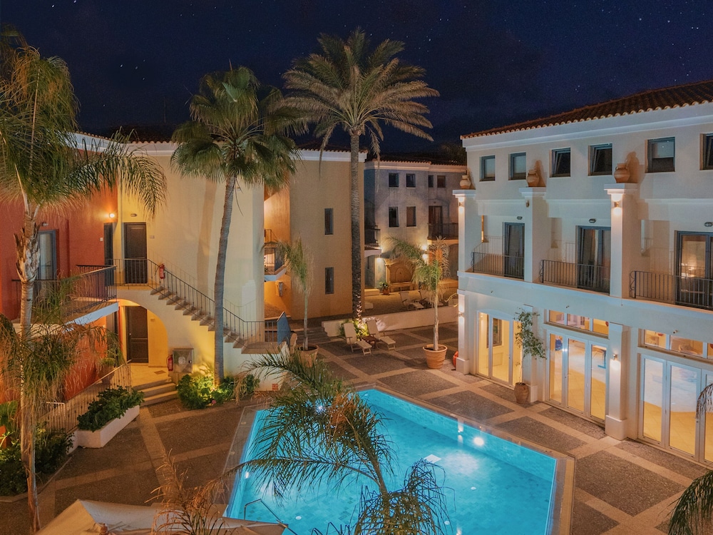 Grecotel Plaza Beach House — Swimming pool in Rethymnon