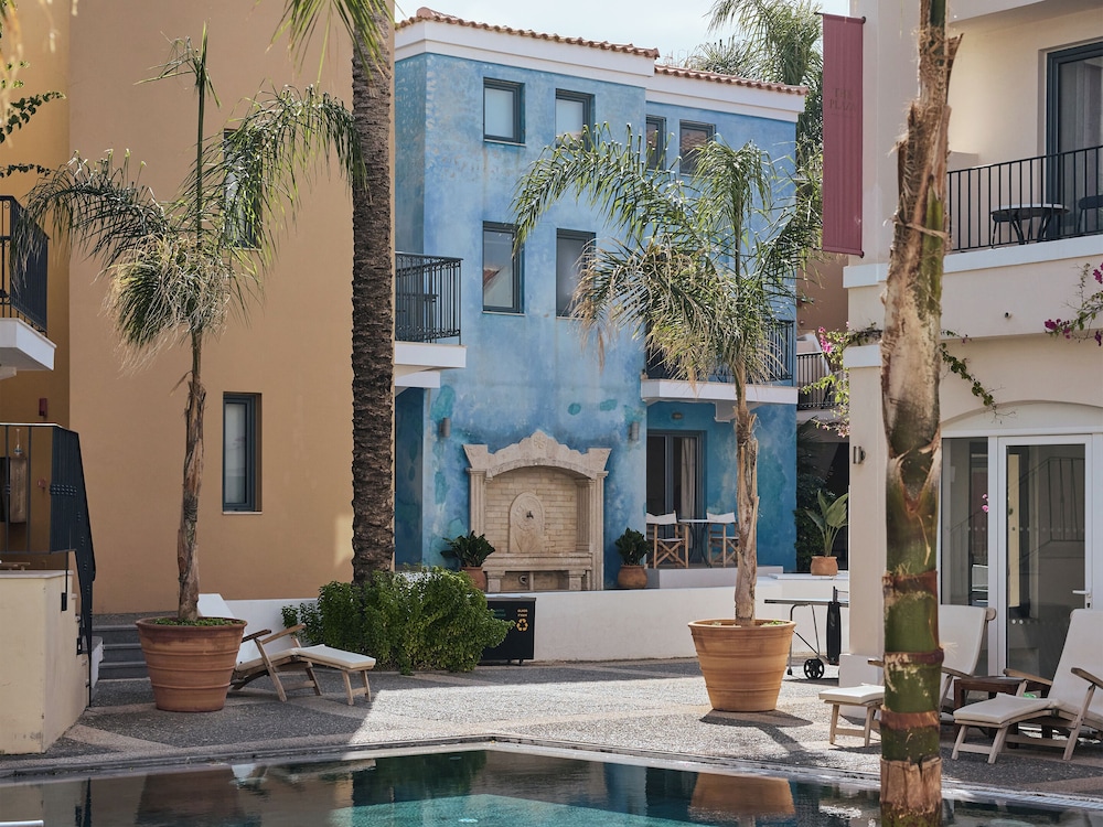 Grecotel Plaza Beach House — Hotel building in Rethymnon