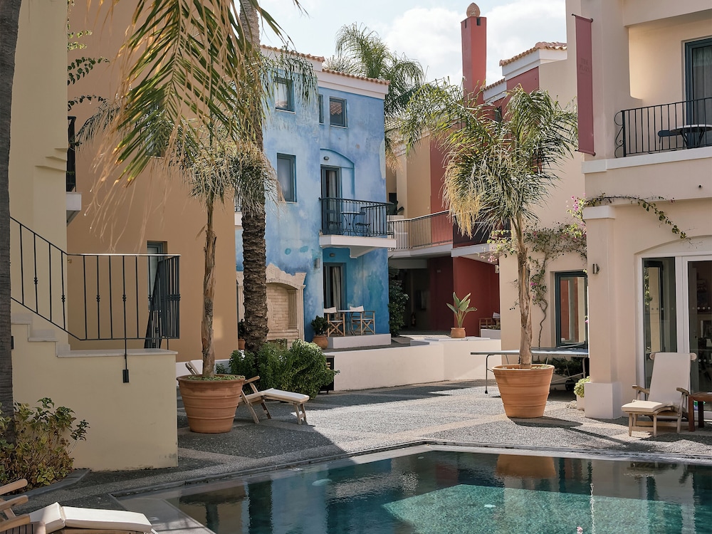 Grecotel Plaza Beach House — Hotel building in Rethymnon