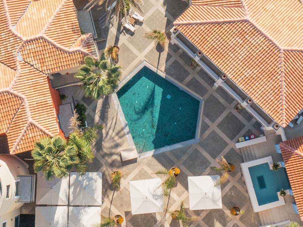 Grecotel Plaza Beach House — Swimming pool in Rethymnon