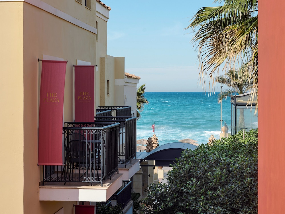 Grecotel Plaza Beach House — Hotel building in Rethymnon