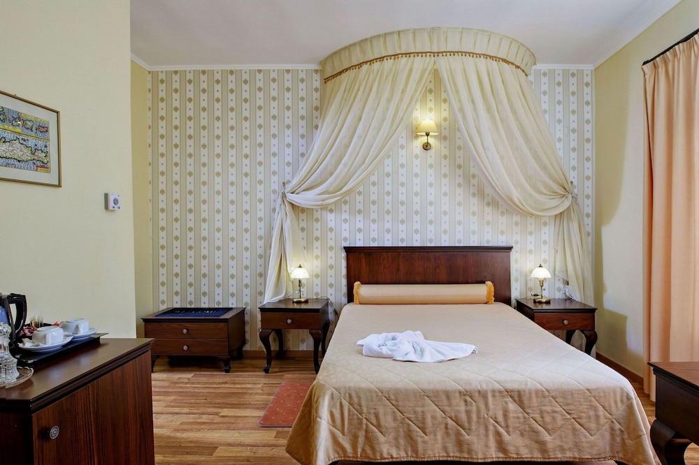 Halepa Hotel — Hotel rooms in Chania