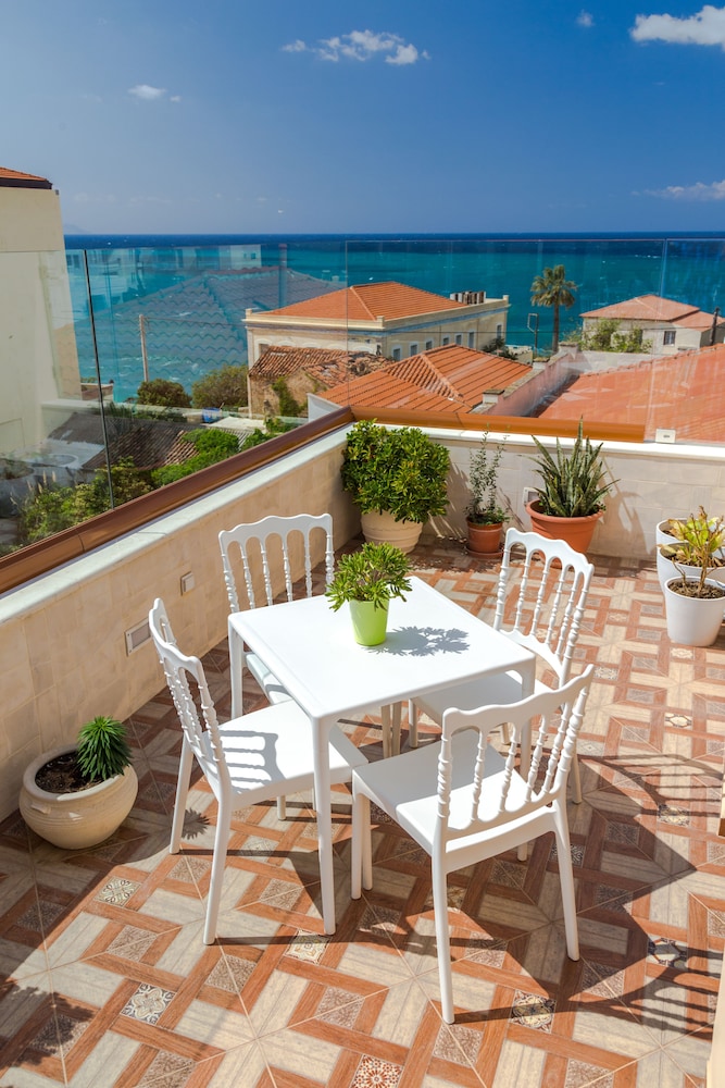Halepa Hotel — Hotel building in Chania