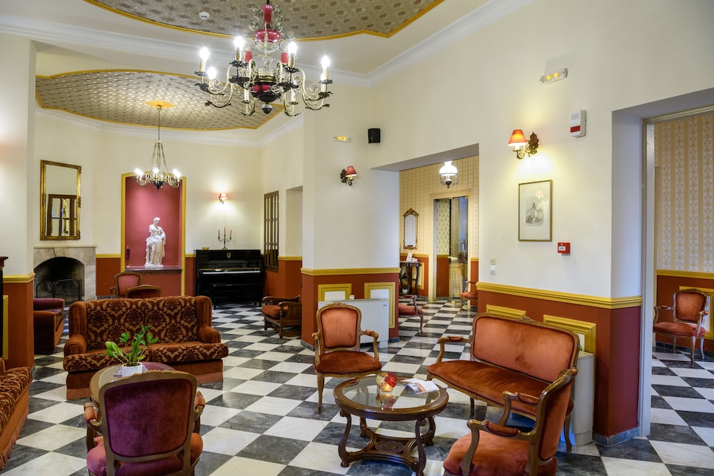 Halepa Hotel — Hotel building in Chania