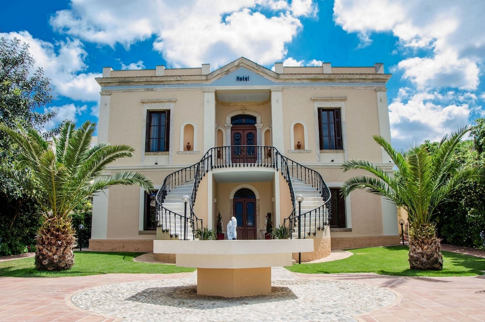 Halepa Hotel — Hotel building in Chania