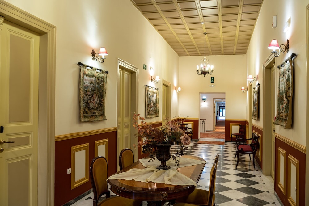 Halepa Hotel — Hotel building in Chania
