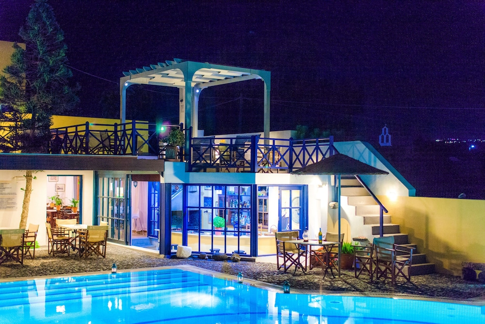 Hotel Kalimera — Swimming pool in Akrotiri, South Aegean