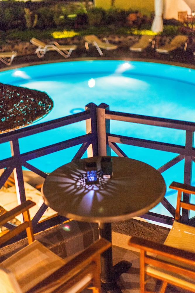 Hotel Kalimera — Hotel rooms in Akrotiri, South Aegean
