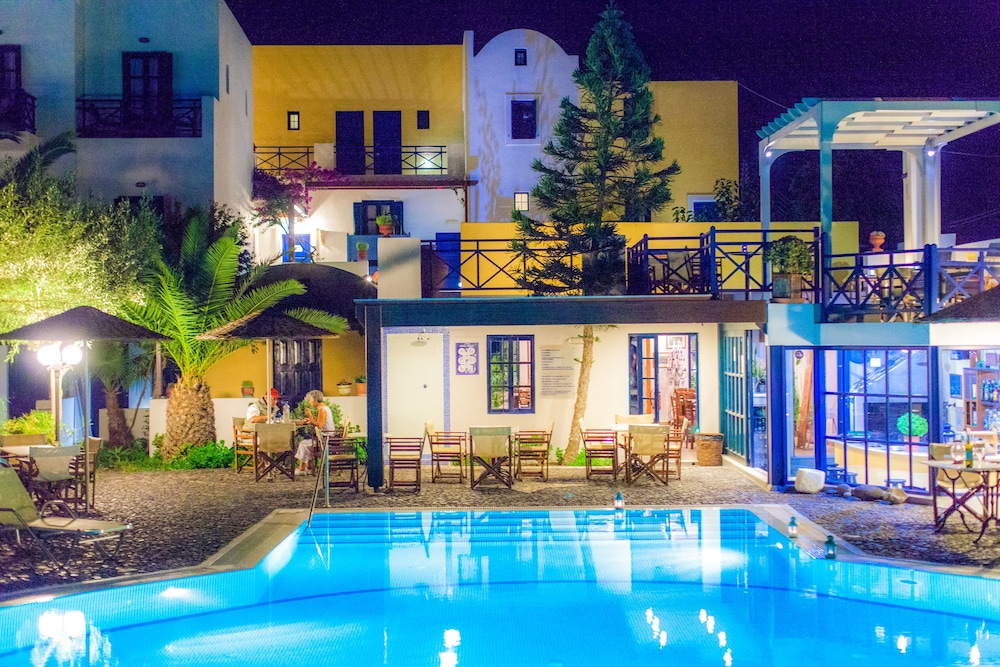 Hotel Kalimera — Swimming pool in Akrotiri, South Aegean